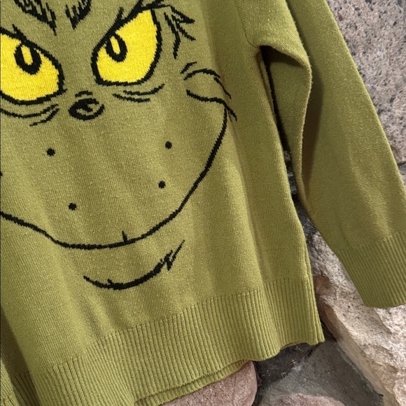 Dr. Seuss The Grinch Face MAD Engine green crewneck youth Sweater size medium - Picture 3 of 4